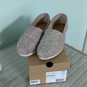 TOMS Rose Gold Crochet Glitter